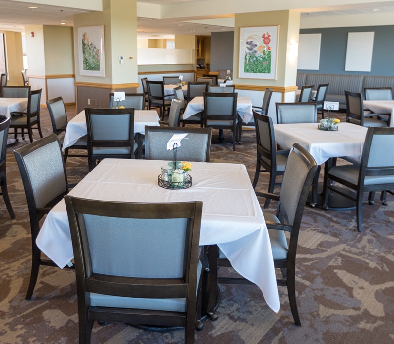 Dining Room Tables And Chairs With Painting On Wall 800x700 Dining Room Tables And Chairs With Painting On Wall